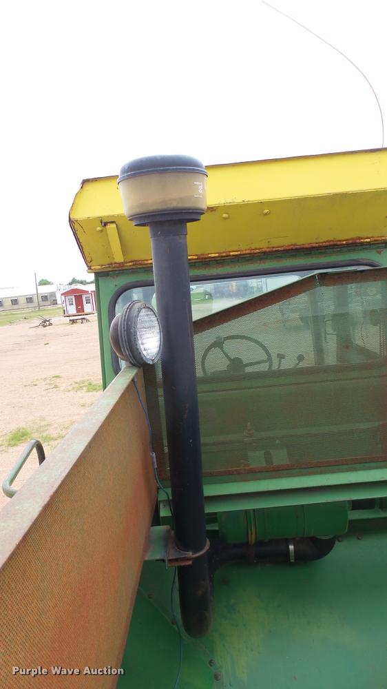 image for item DM9605 1975 John Deere 4400 combine