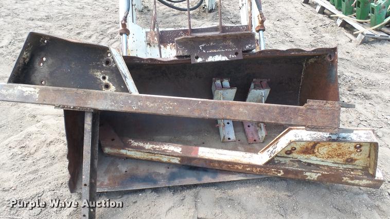 image for item DM9641 Great Bend 700 loader