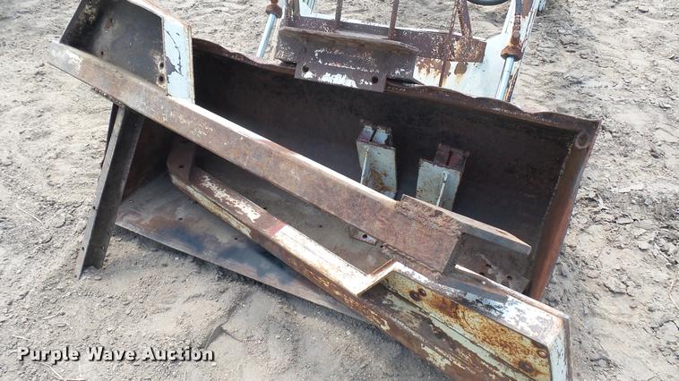 image for item DM9641 Great Bend 700 loader