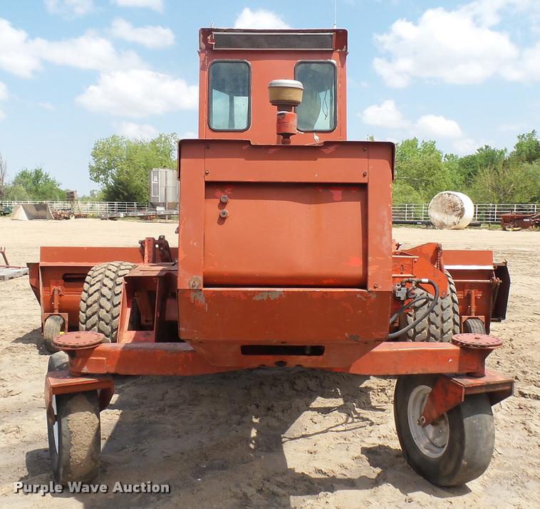 image for item DM9644 Hesston 660T self-propelled windrower