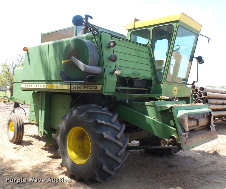 image for item DM9646 John Deere 7700 Turbo combine