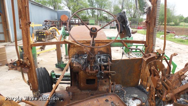 image for item DQ9222 1993 John Deere 6400 tractor