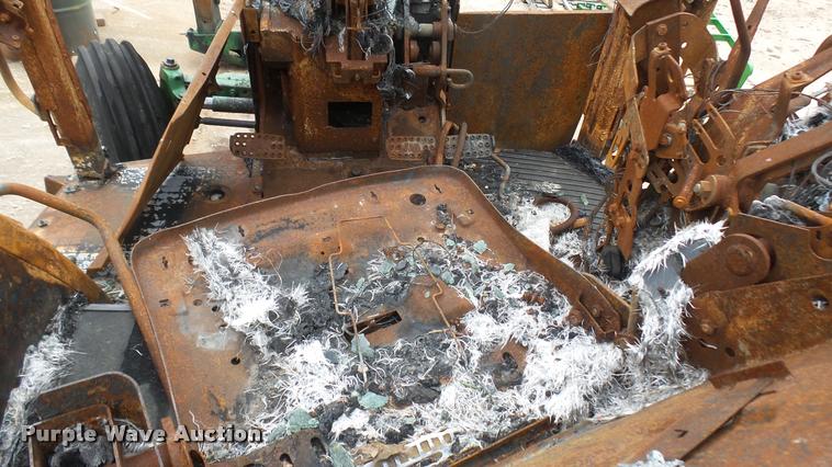 image for item DQ9222 1993 John Deere 6400 tractor