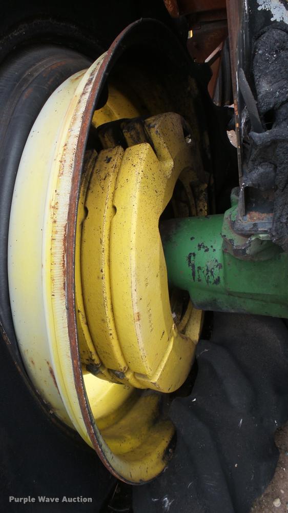 image for item DQ9222 1993 John Deere 6400 tractor