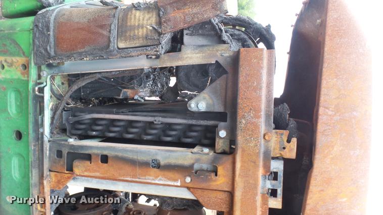 image for item DQ9222 1993 John Deere 6400 tractor