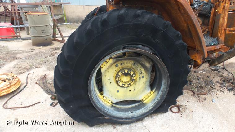 image for item DQ9222 1993 John Deere 6400 tractor