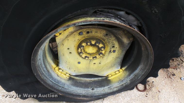 image for item DQ9222 1993 John Deere 6400 tractor