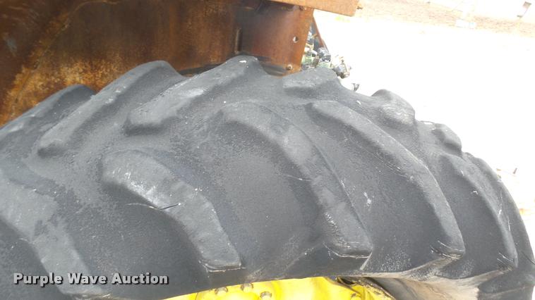 image for item DQ9222 1993 John Deere 6400 tractor
