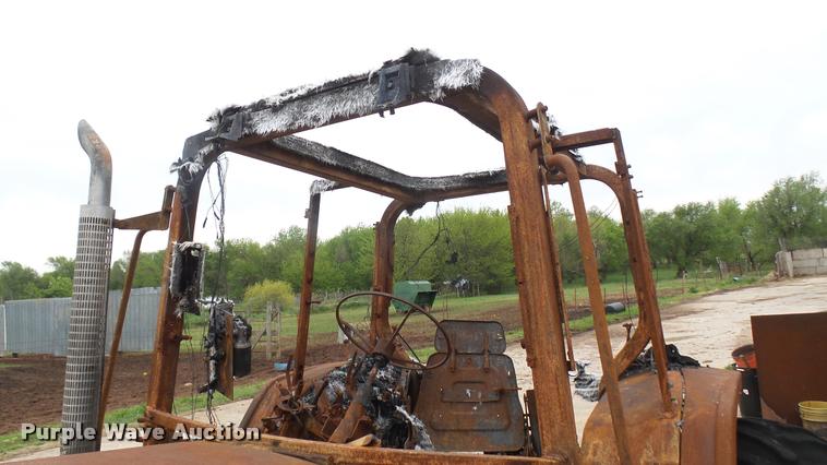 image for item DQ9222 1993 John Deere 6400 tractor