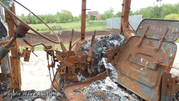 image for item DQ9222 1993 John Deere 6400 tractor