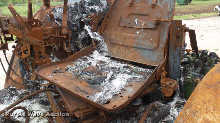 image for item DQ9222 1993 John Deere 6400 tractor