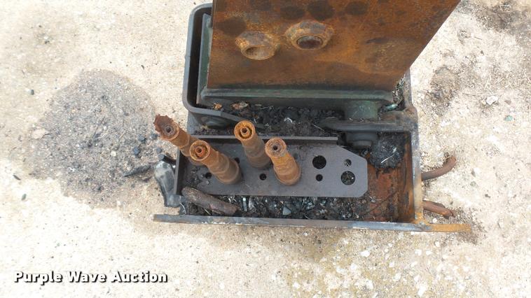 image for item DQ9224 John Deere 620 loader