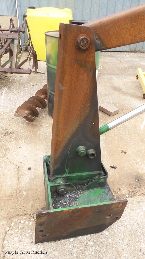 image for item DQ9224 John Deere 620 loader