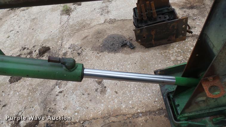 image for item DQ9224 John Deere 620 loader