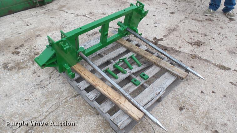 image for item DQ9225 John Deere bale spear