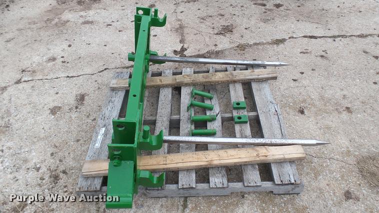 image for item DQ9225 John Deere bale spear