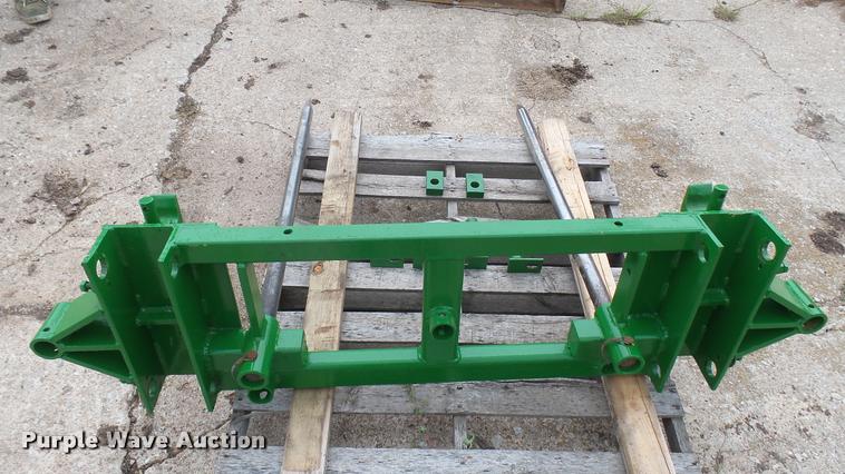 image for item DQ9225 John Deere bale spear