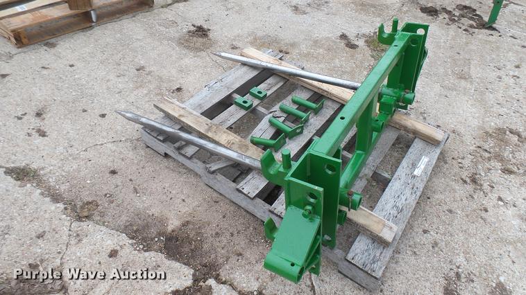 image for item DQ9225 John Deere bale spear