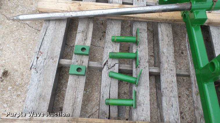image for item DQ9225 John Deere bale spear
