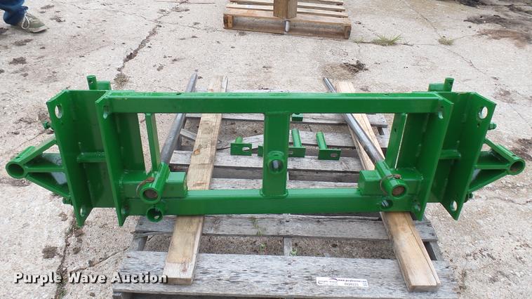 image for item DQ9225 John Deere bale spear