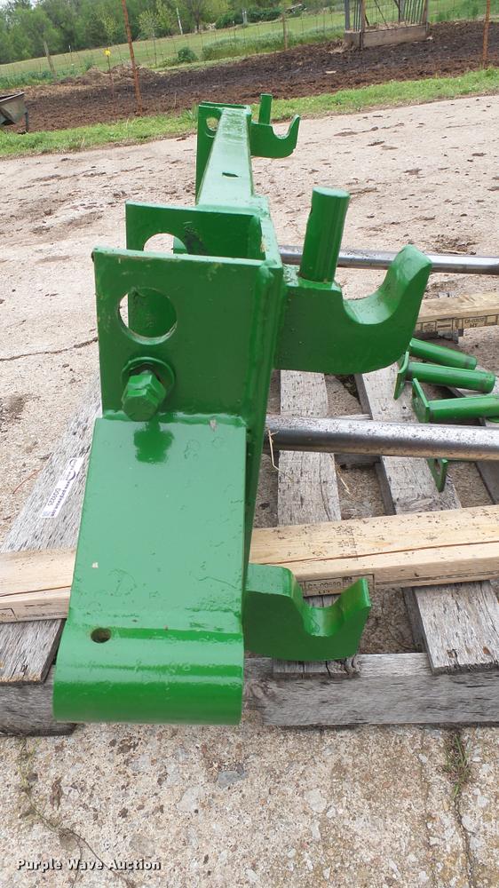 image for item DQ9225 John Deere bale spear