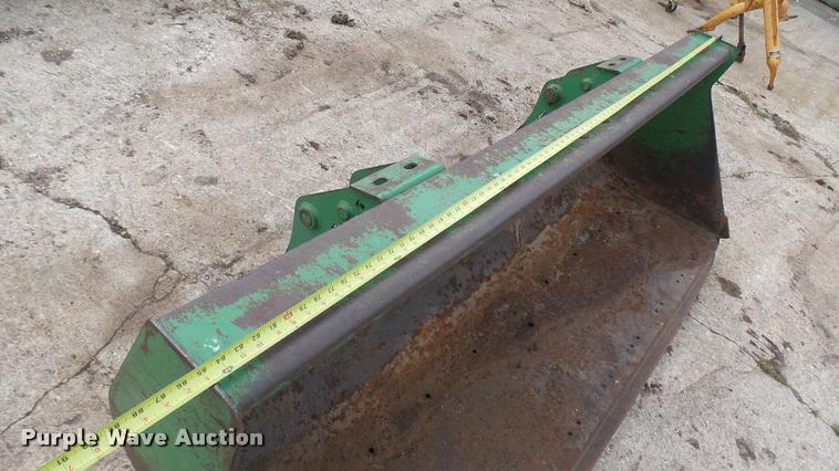 image for item DQ9226 John Deere bucket