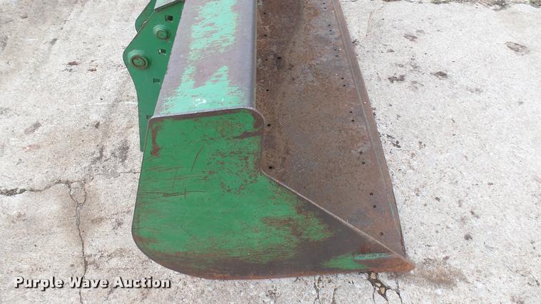 image for item DQ9226 John Deere bucket