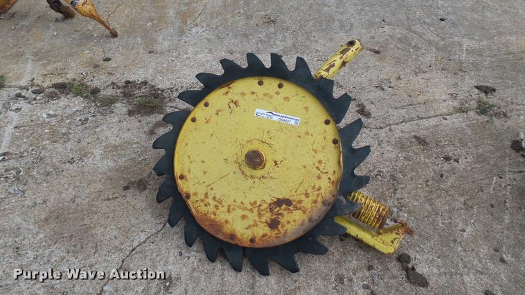 image for item DQ9227 (2) John Deere gathering wheels