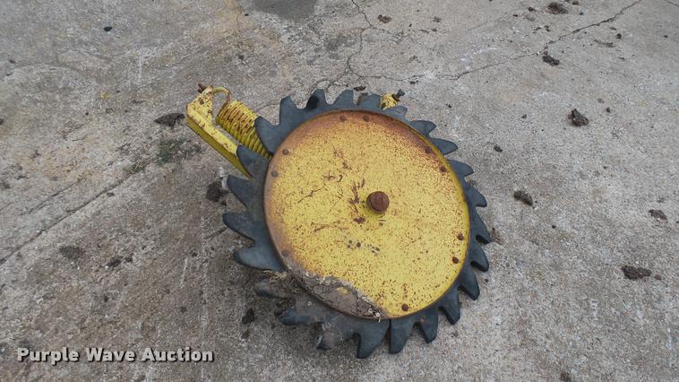 image for item DQ9227 (2) John Deere gathering wheels