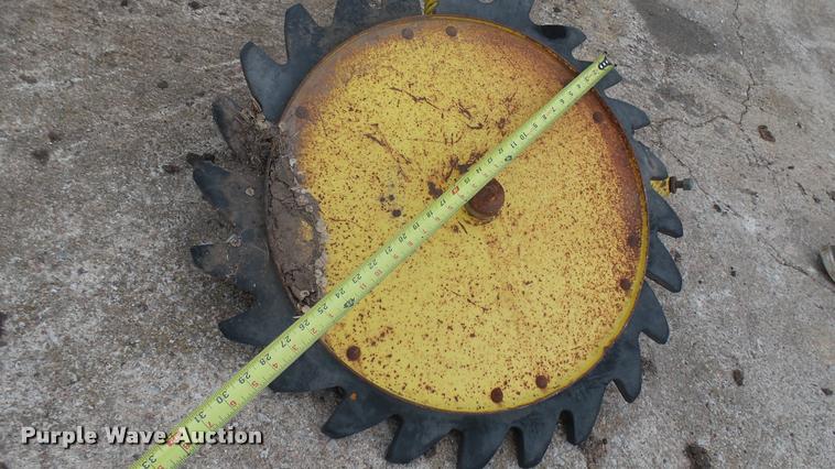 image for item DQ9227 (2) John Deere gathering wheels