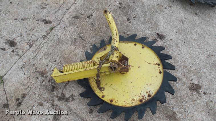 image for item DQ9227 (2) John Deere gathering wheels