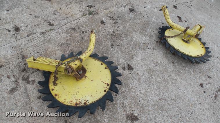 image for item DQ9227 (2) John Deere gathering wheels