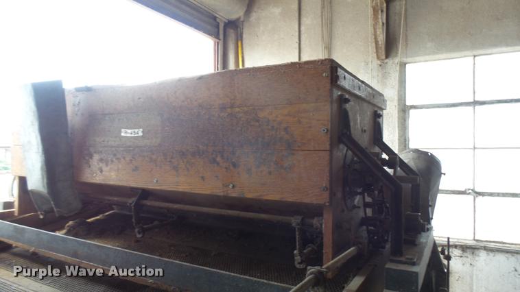 image for item DS9020 Crippen H-454 seed cleaner