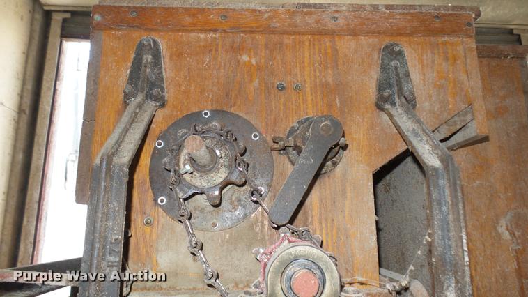 image for item DS9020 Crippen H-454 seed cleaner