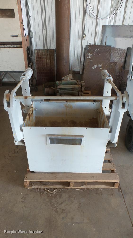 image for item DS9068 Roller mill