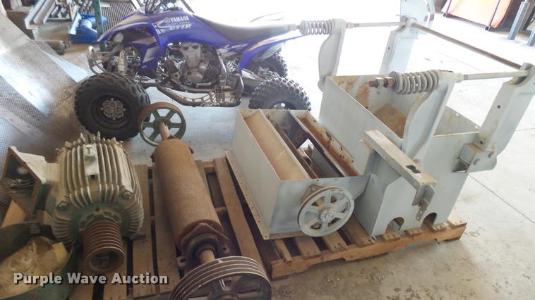 image for item DS9068 Roller mill