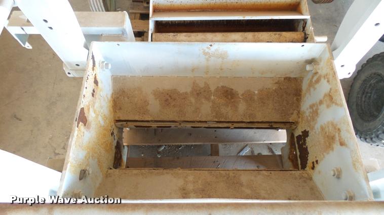 image for item DS9068 Roller mill