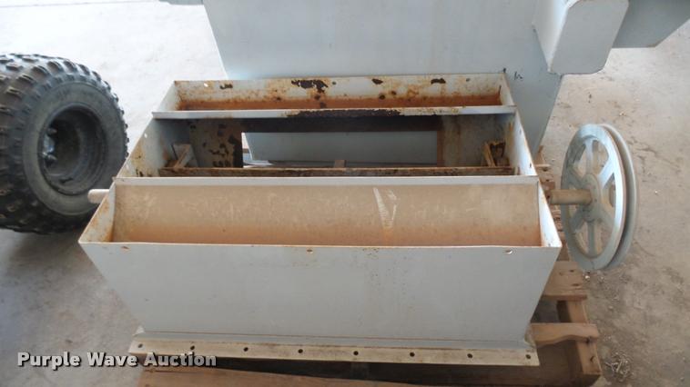 image for item DS9068 Roller mill