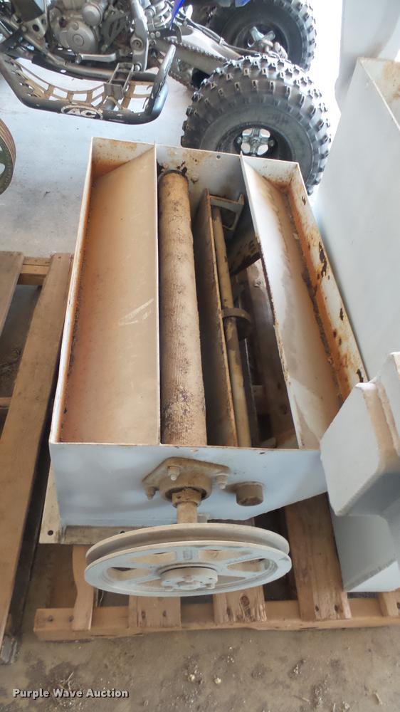 image for item DS9068 Roller mill