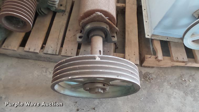 image for item DS9068 Roller mill