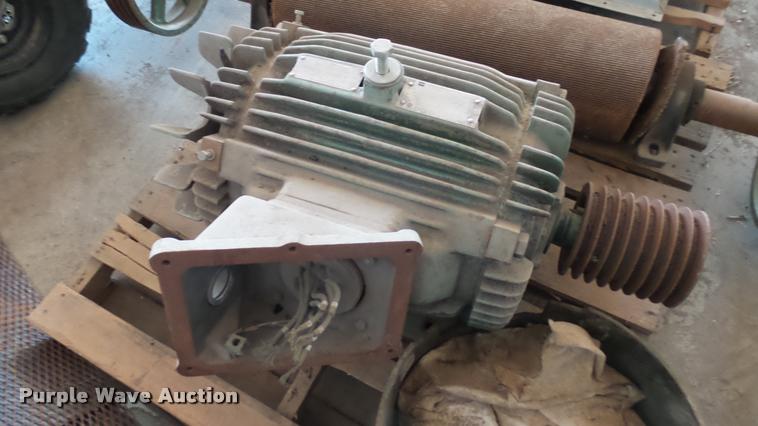 image for item DS9068 Roller mill