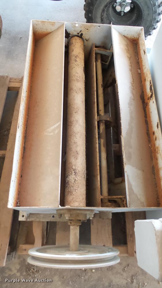 image for item DS9068 Roller mill