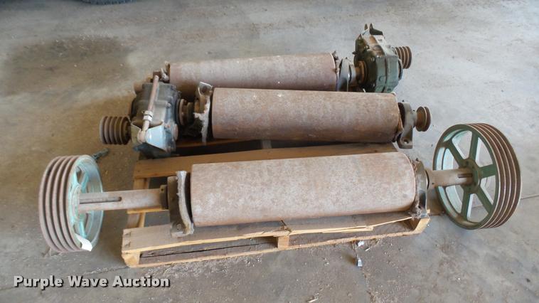 image for item DS9068 Roller mill