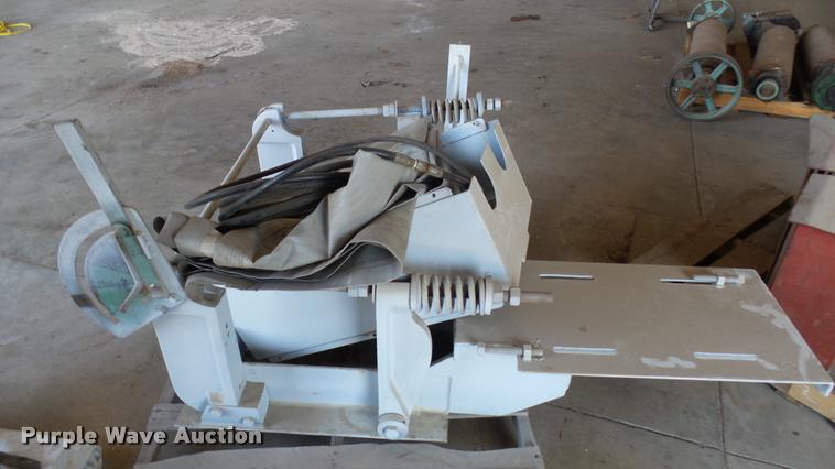 image for item DS9068 Roller mill