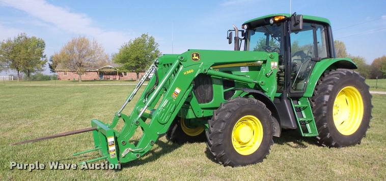 image for item J8643 2013 John Deere 7230 MFWD tractor