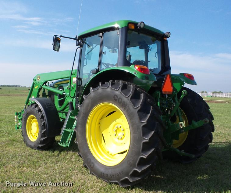image for item J8643 2013 John Deere 7230 MFWD tractor