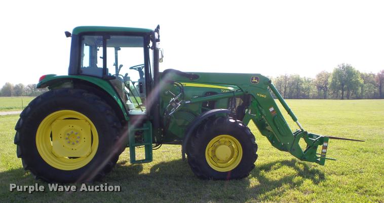 image for item J8643 2013 John Deere 7230 MFWD tractor