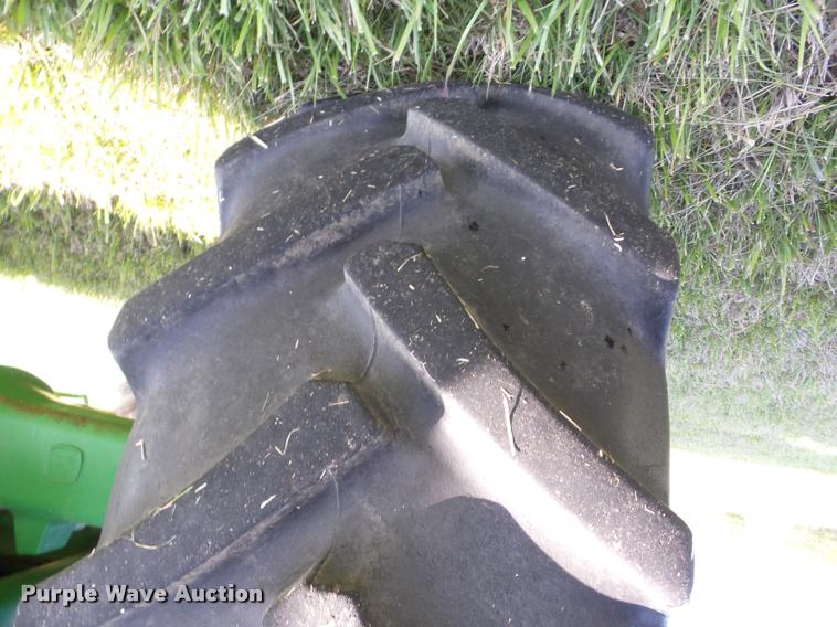 image for item J8643 2013 John Deere 7230 MFWD tractor