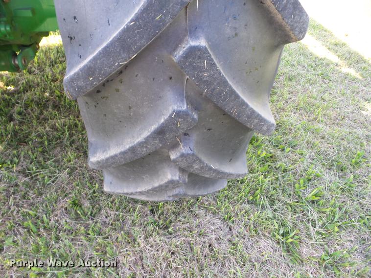 image for item J8643 2013 John Deere 7230 MFWD tractor