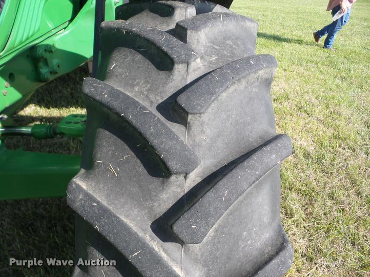 image for item J8643 2013 John Deere 7230 MFWD tractor